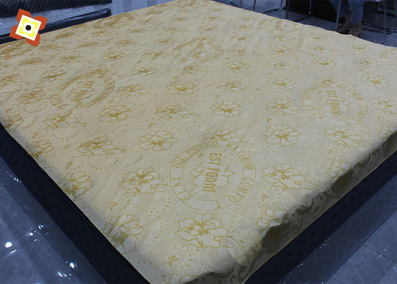 Dokuma 100 Polyester Yatak Kapitone Kumaş Çözgülü Örme Altın Kaplama Baskılı Desen
