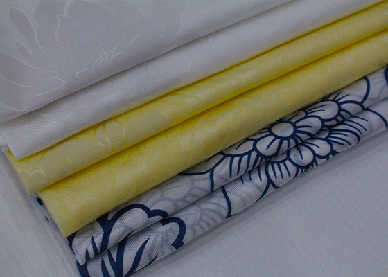 Toptan beyaz taban çiçek desen Baskı triko polyester sünger kumaş yatak koruyucusu için