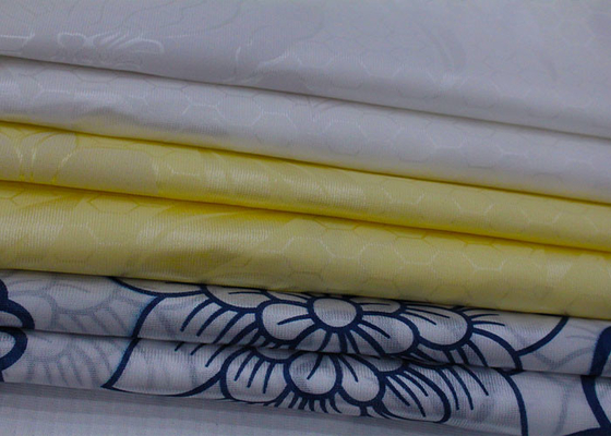 Toptan beyaz taban çiçek desen Baskı triko polyester sünger kumaş yatak koruyucusu için
